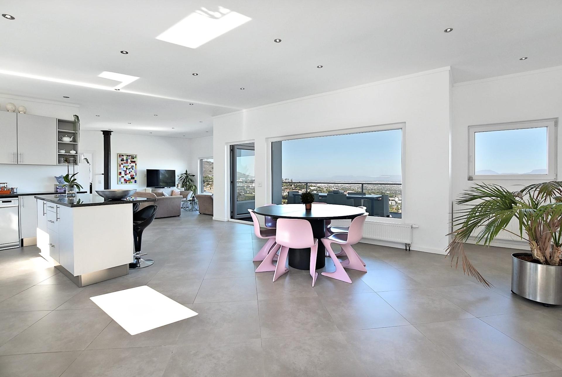 Plattekloof Six-Bed View Home — photograph 5