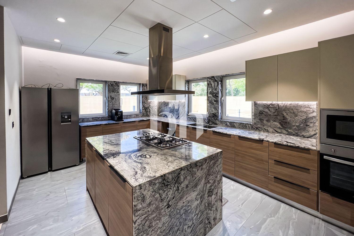 Ponderosa — photograph 3
