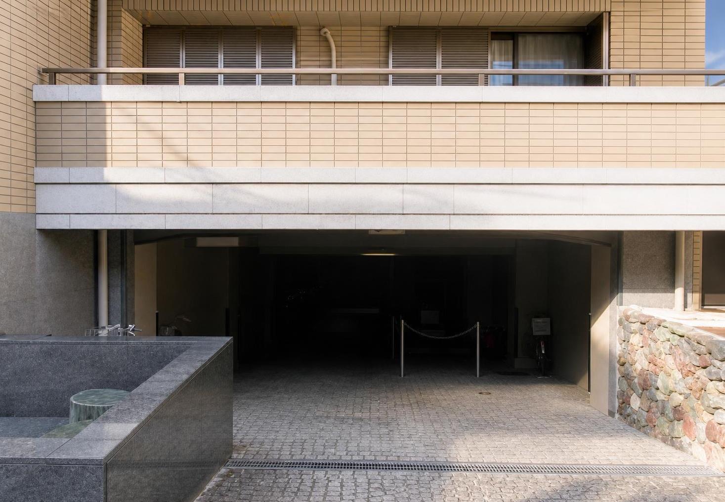 Grand Condominium in Kyoto — photograph 4