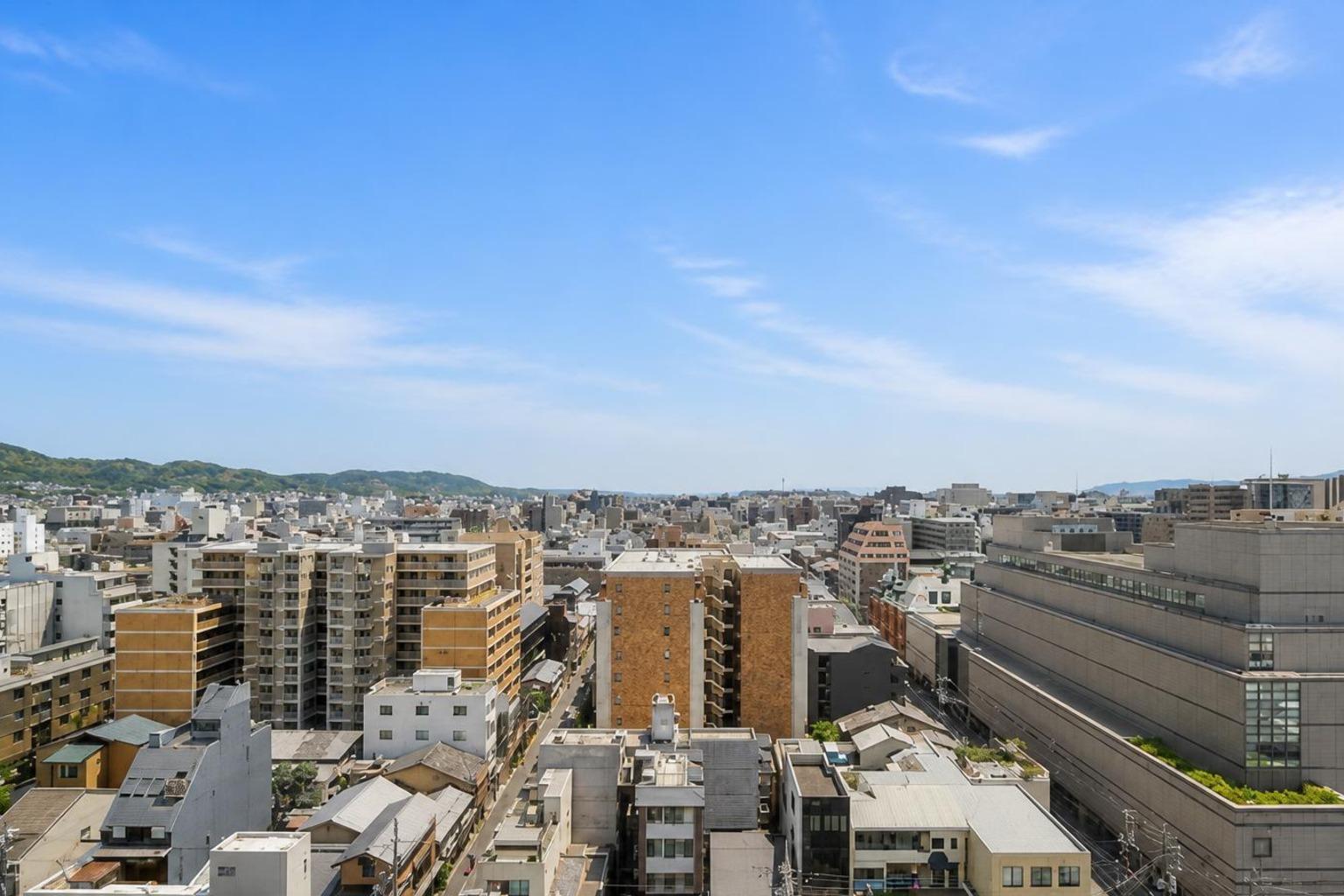 Urban Life Forms Karasuma-Oike — photograph 3