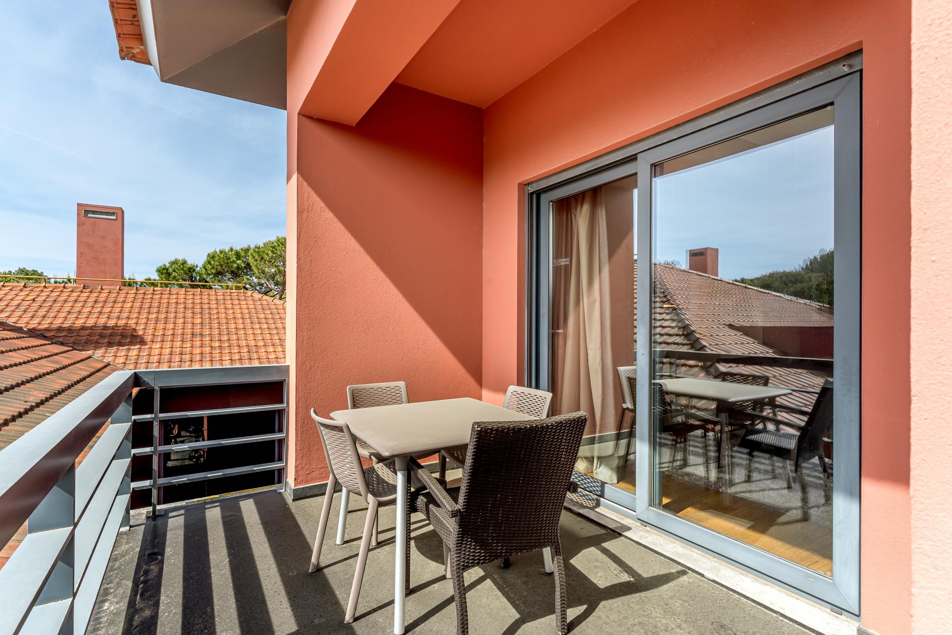 3-Bedroom Apartment in Quinta da Marinha Sul, Cascais — photograph 3
