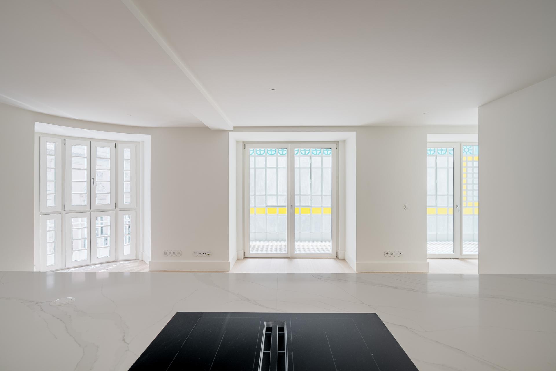 2-Bedroom Apartment with Garden in Lisboa — photograph 3