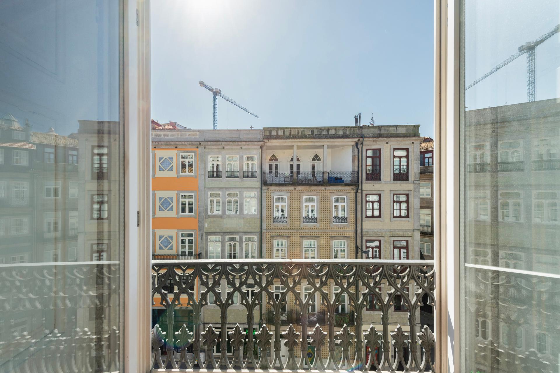 1-Bedroom Apartment in Porto — photograph 3