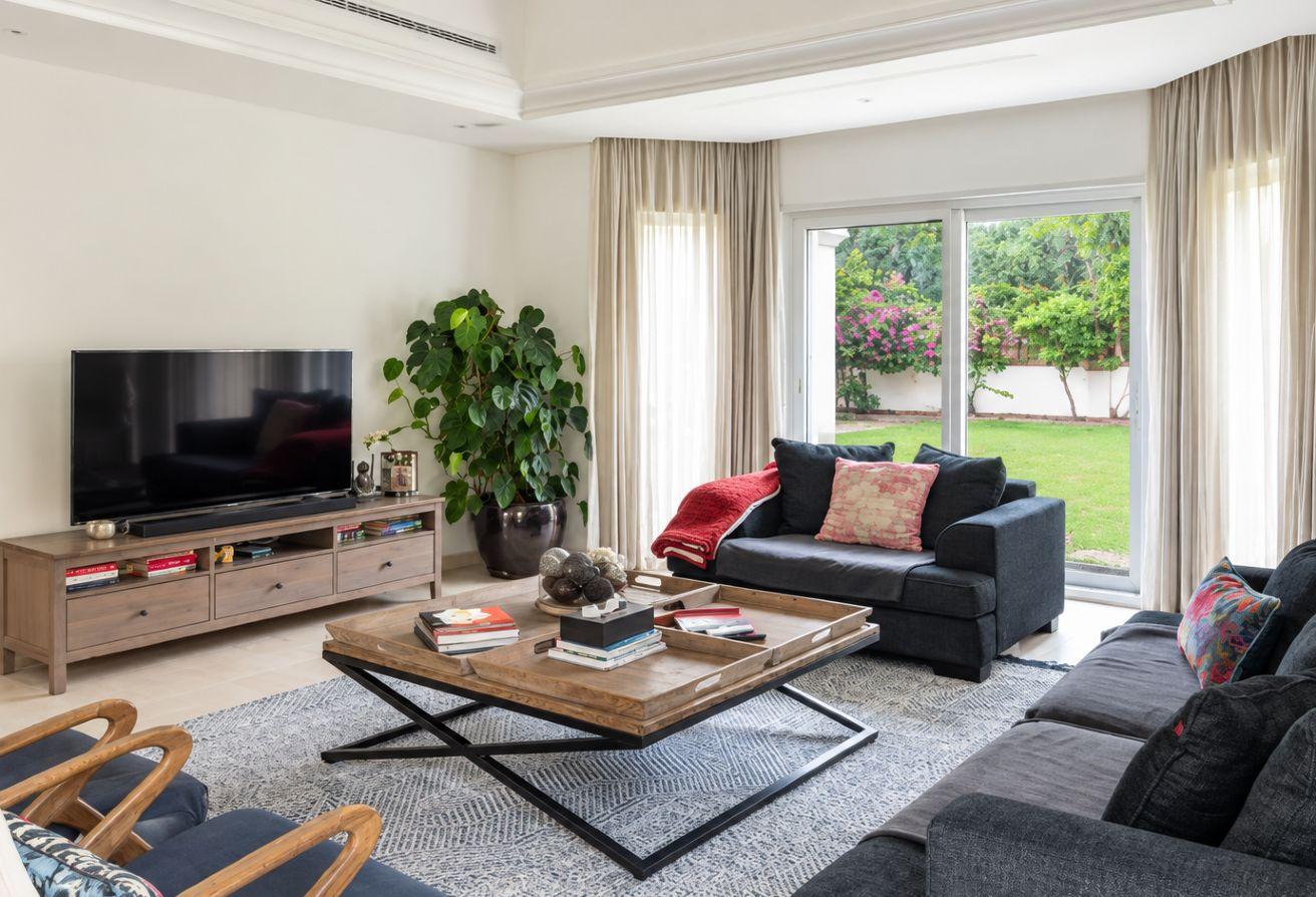 Villa in Dubai Investment Park (DIP) — photograph 2